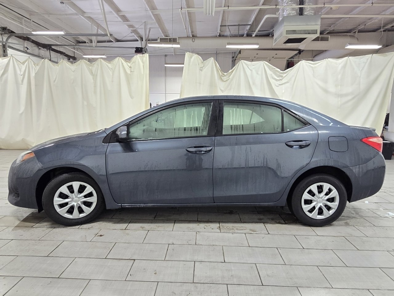 Used 2017 Toyota Corolla LE w/ Carpet Mat Package (TMS) image 11