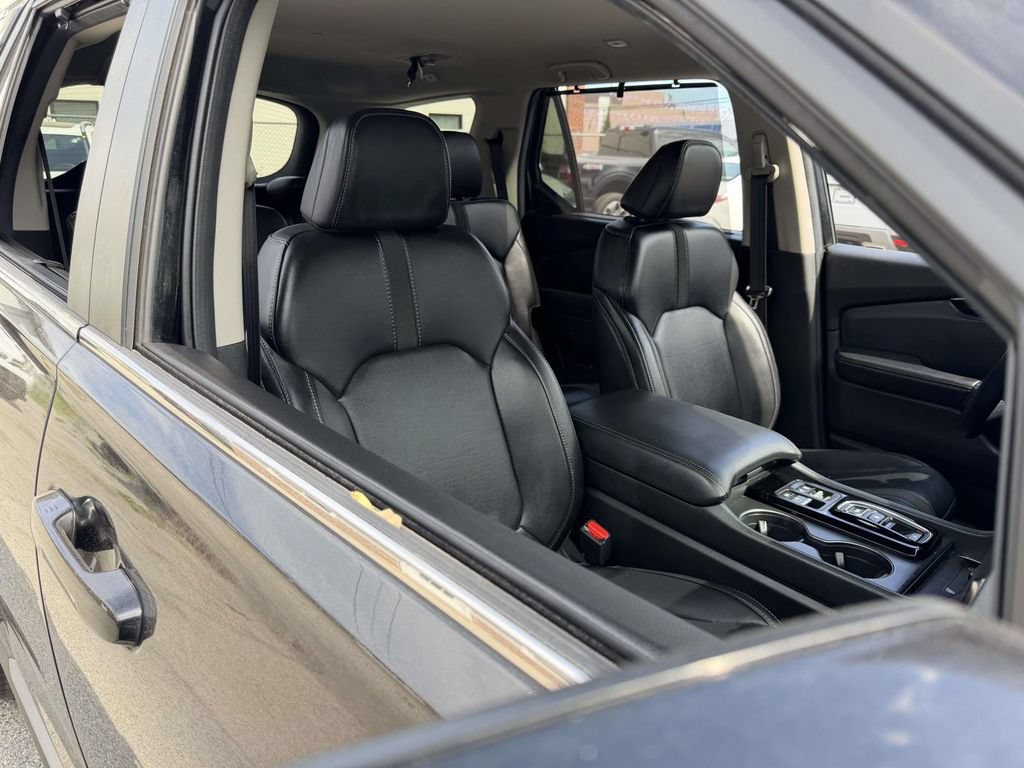 Used 2025 Honda Pilot EX-L image 13