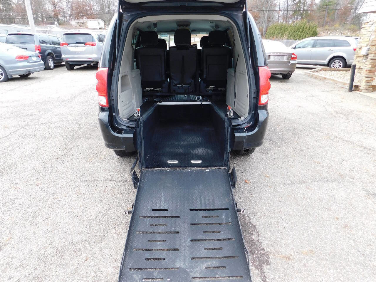 Used 2016 Dodge Grand Caravan SE w/ Quick Order Package 29E SE image 4