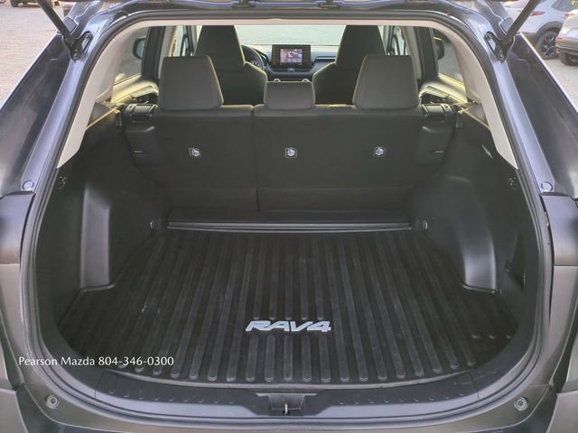 Used 2021 Toyota RAV4 LE image 14