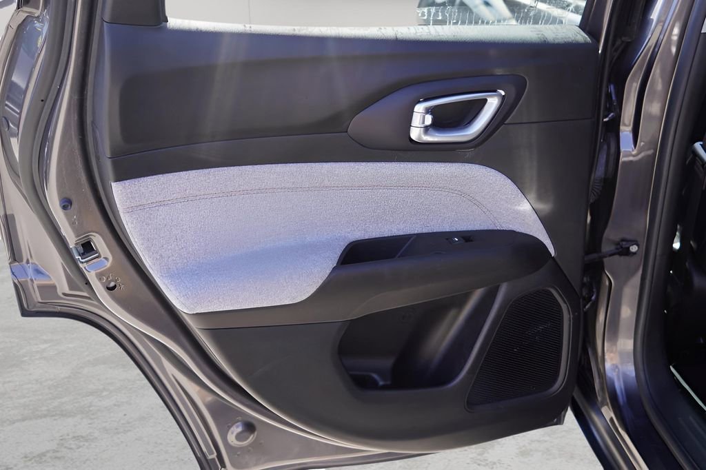 Used 2022 Jeep Compass Latitude image 11