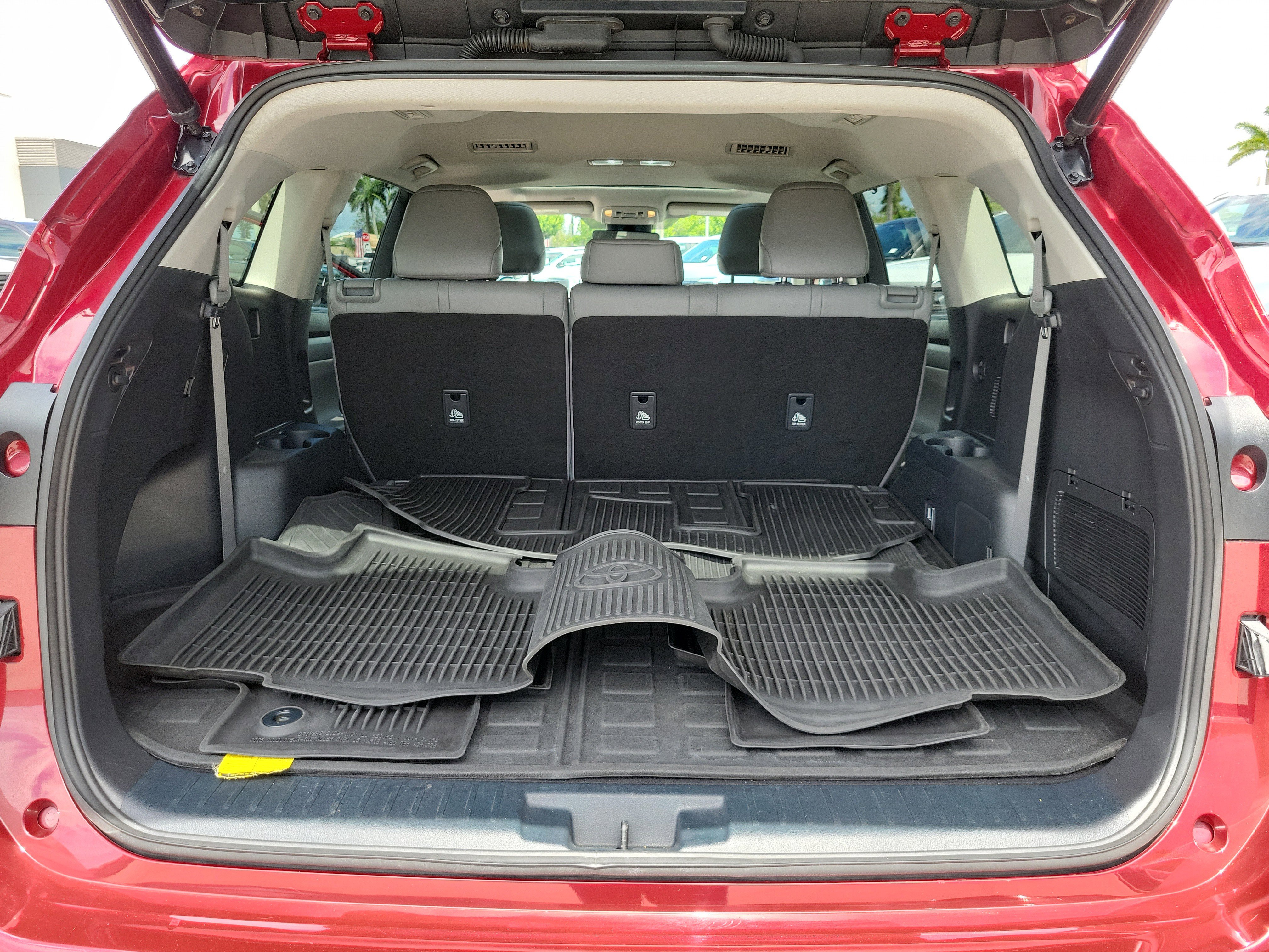 Used 2022 Toyota Highlander XLE FWD image 15