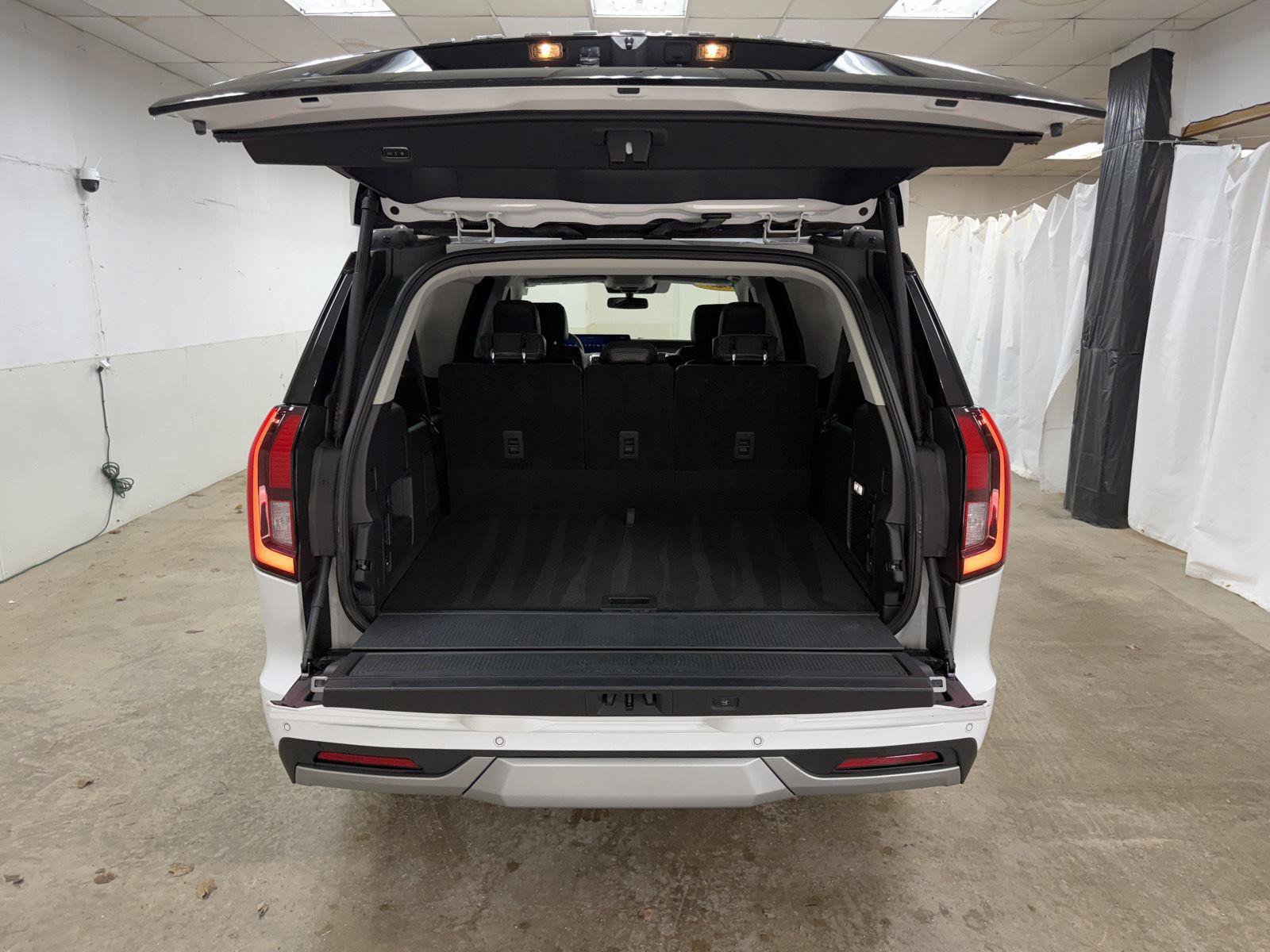 Used 2025 Ford Expedition Max Platinum AWD/4WD image 28