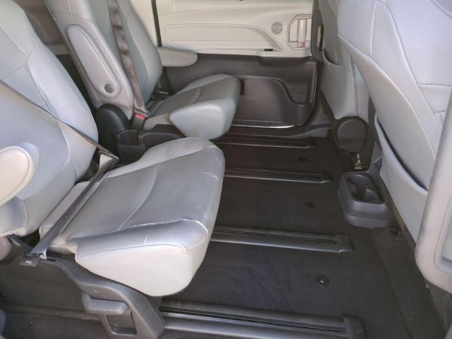 Used 2022 Toyota Sienna XLE AWD/4WD image 29