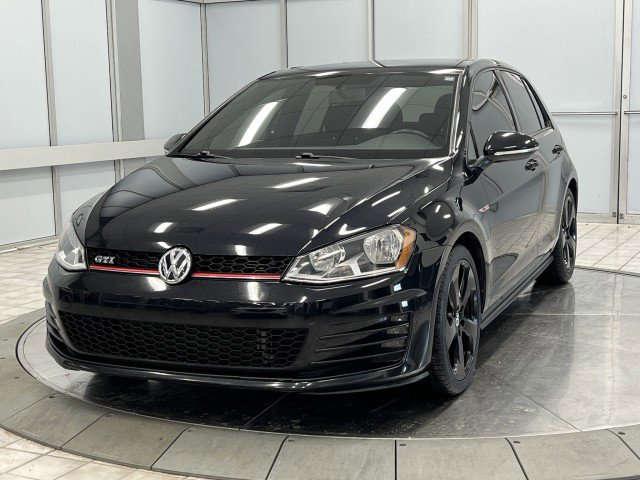 Used 2017 Volkswagen Golf S image 3