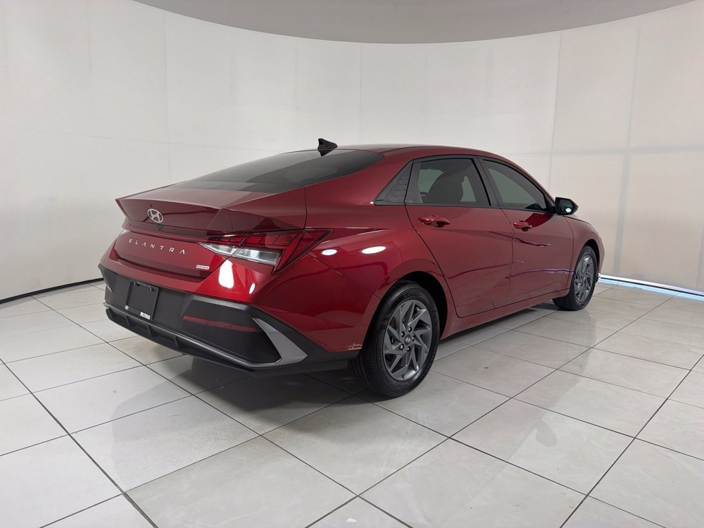 Certified 2025 Hyundai Elantra Hybrid FWD image 5