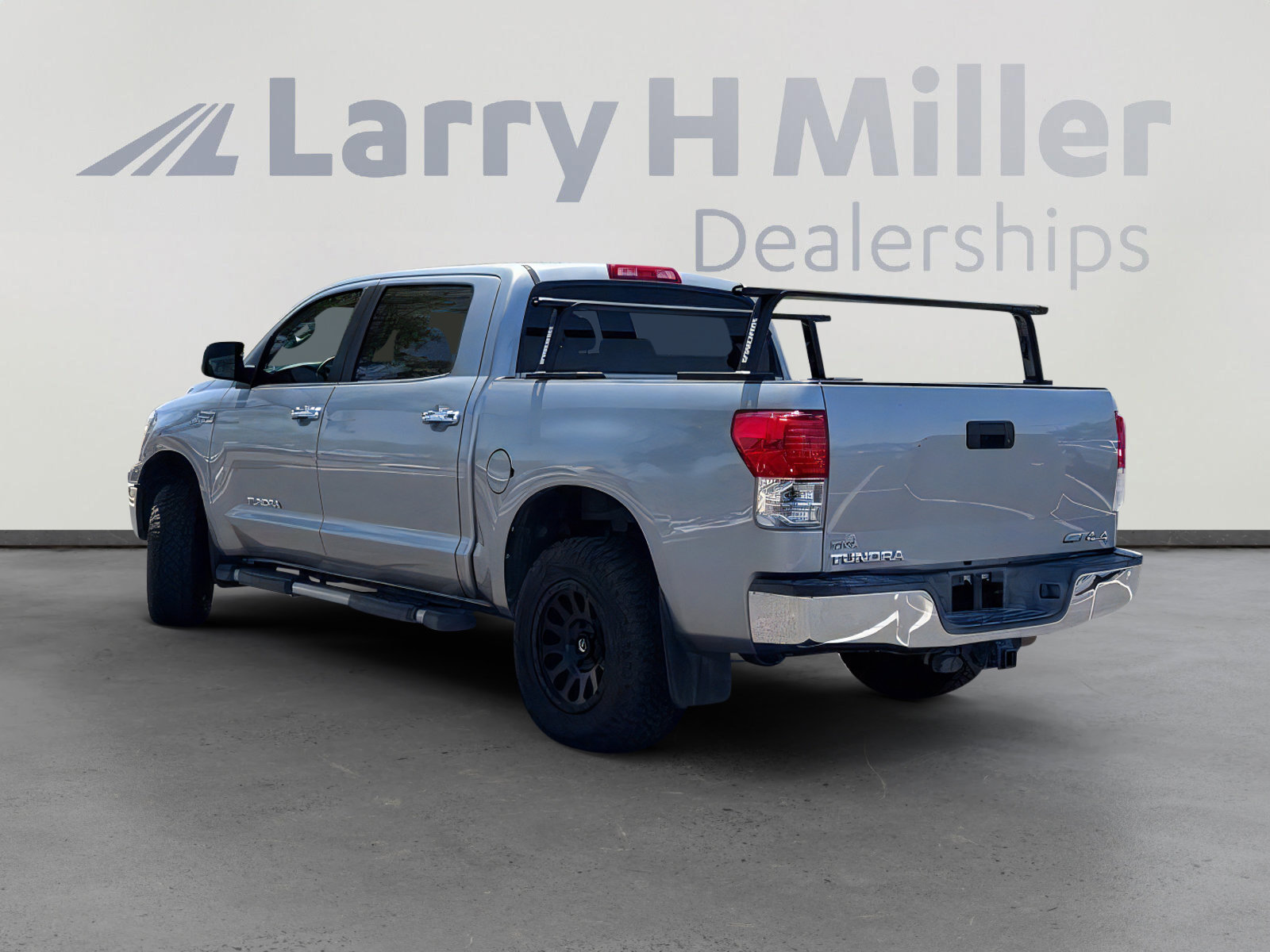 Used 2013 Toyota Tundra 4x4 CrewMax w/ Tow Pkg image 3