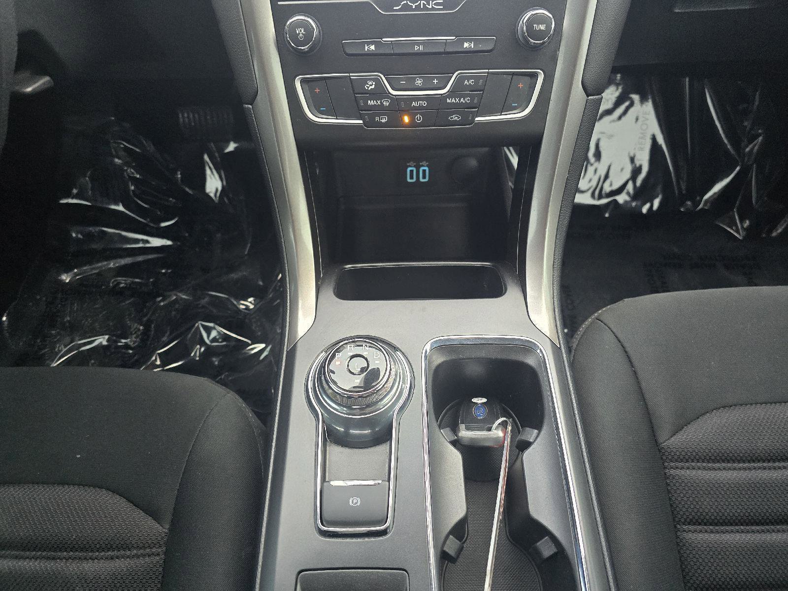 Used 2019 Ford Fusion SE image 16