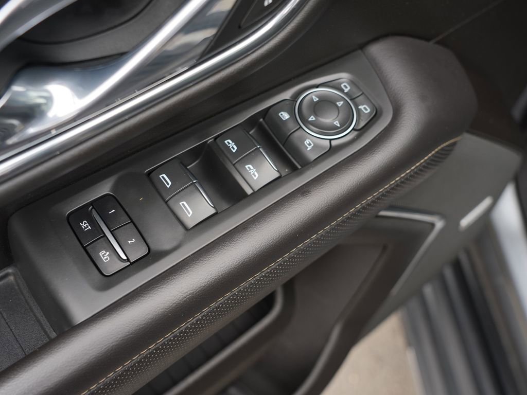 Used 2021 Chevrolet Suburban Premier w/ Premium Package image 17