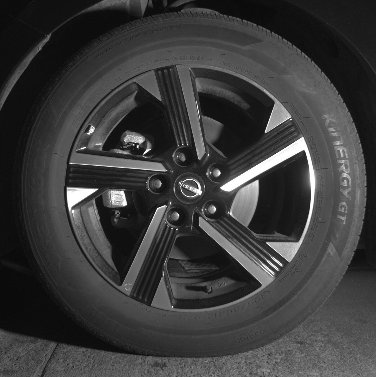 Used 2025 Nissan Sentra SV FWD image 11