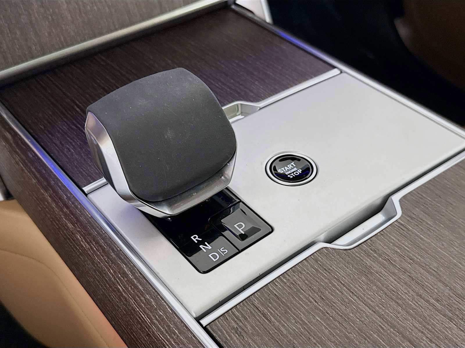 Certified 2025 Land Rover Range Rover Long Wheelbase SE image 27