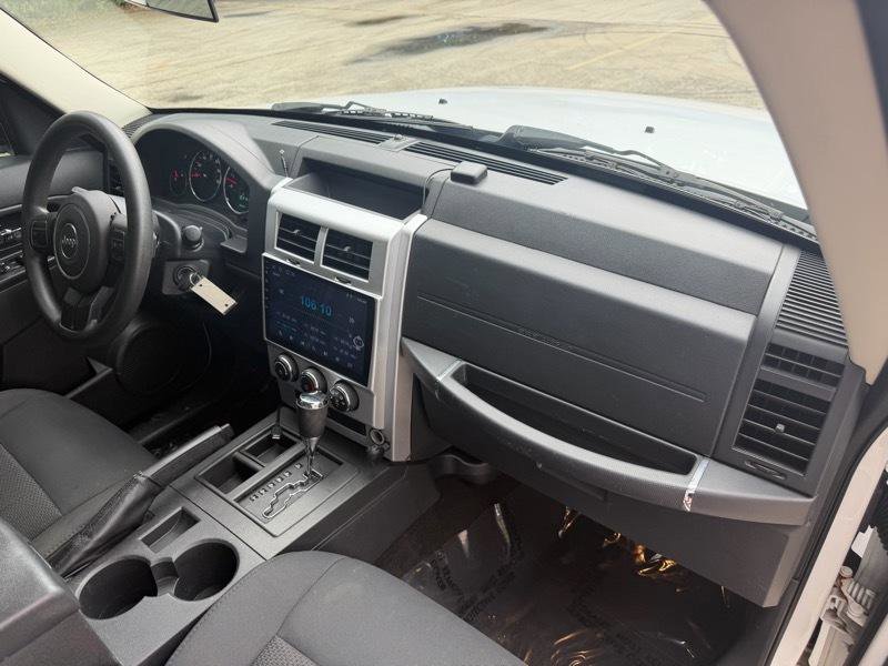 Used 2012 Jeep Liberty Sport RWD image 25