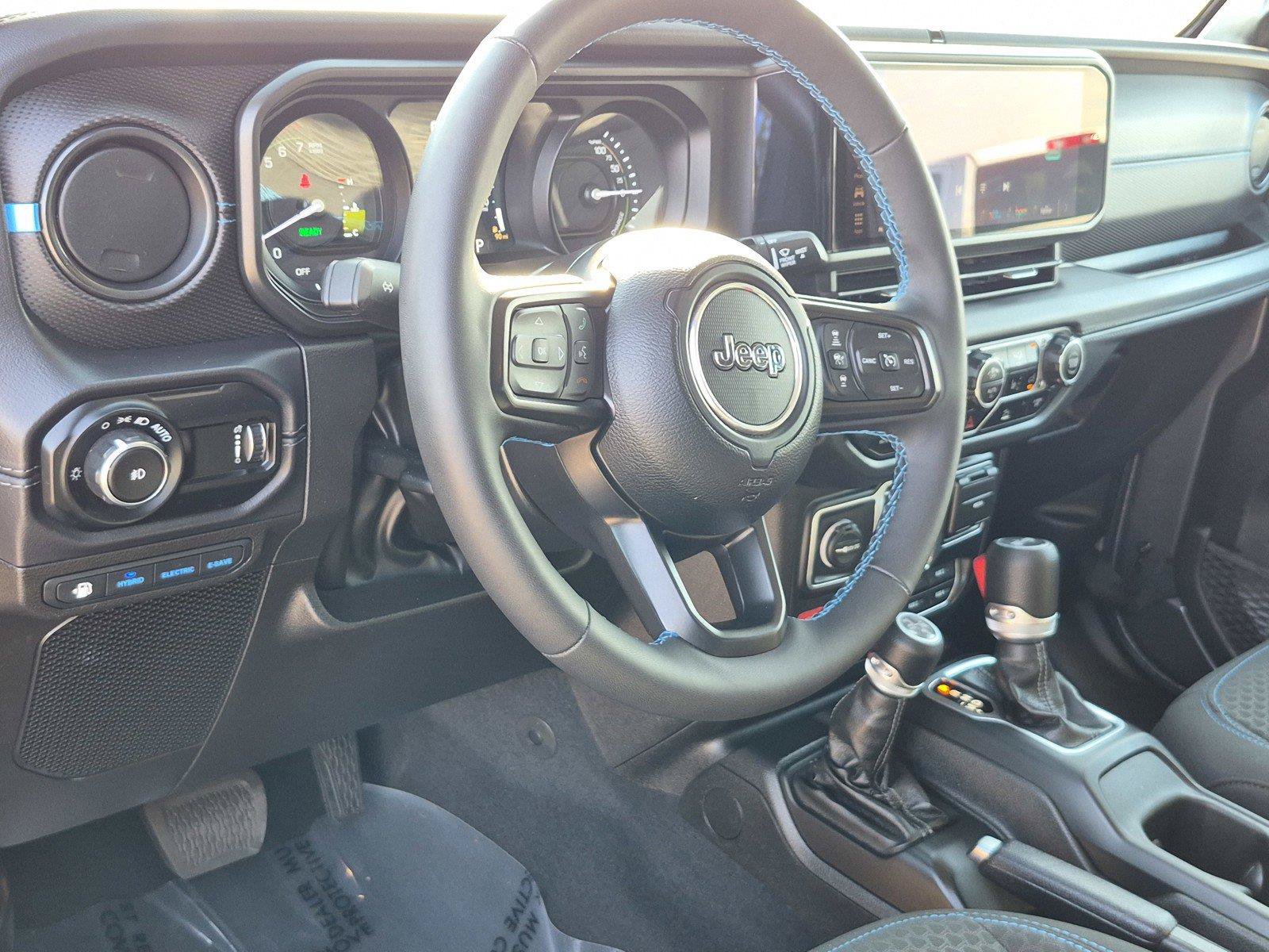 Certified 2025 Jeep Wrangler Unlimited Rubicon 4xe w/ Convenience Group AWD/4WD image 23