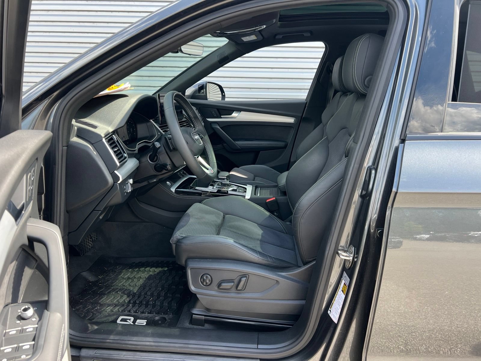 Used 2023 Audi Q5 e Prestige w/ Prestige Package AWD/4WD image 29