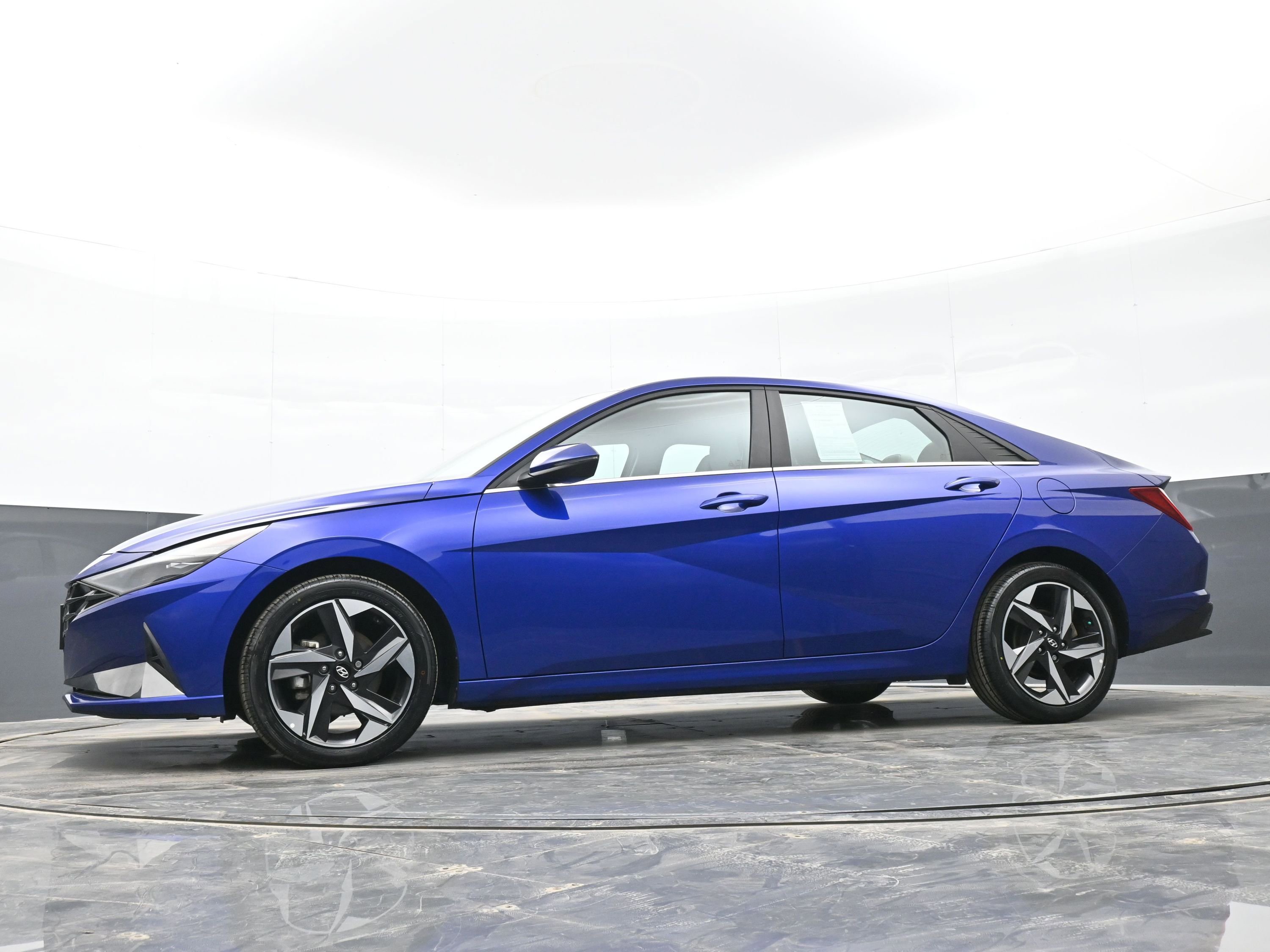 Used 2023 Hyundai Elantra Limited image 41