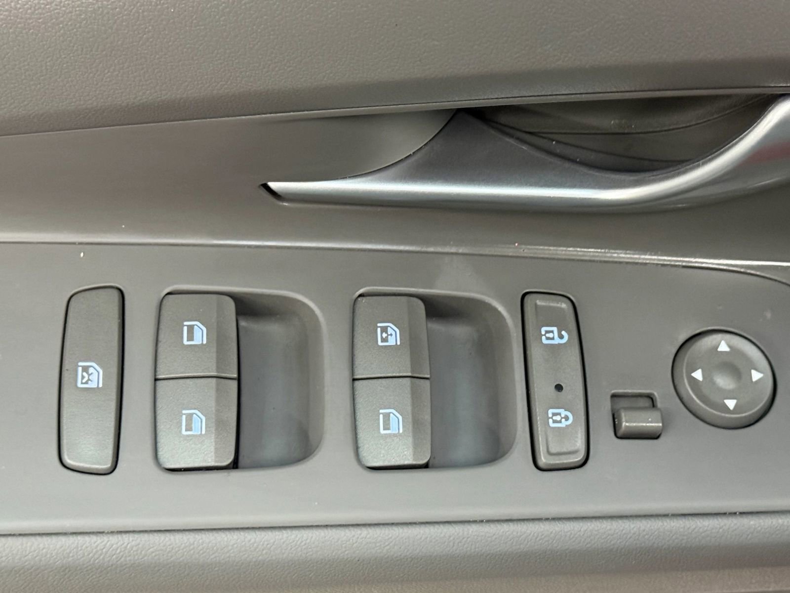 Used 2023 Hyundai Elantra SEL image 23