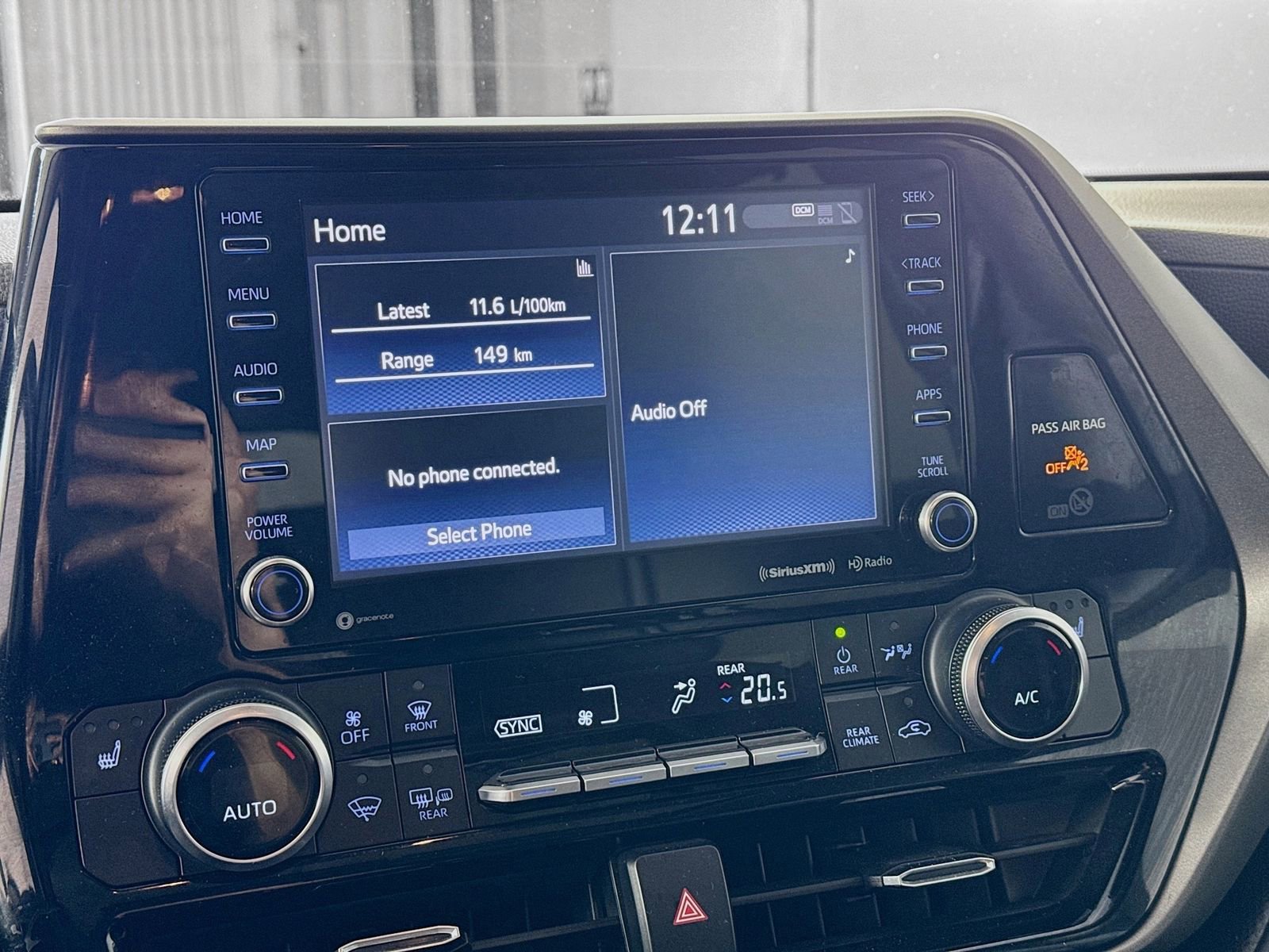 Used 2022 Toyota Highlander XLE AWD/4WD image 12