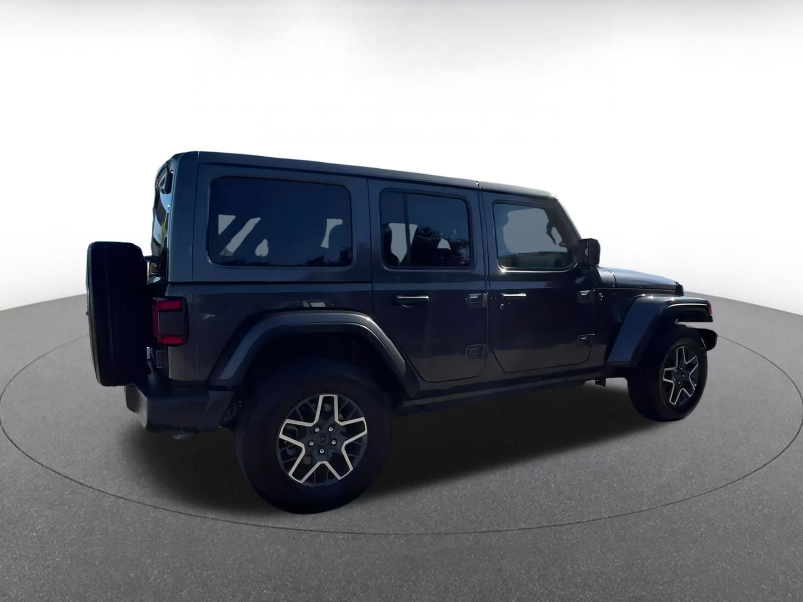 Used 2025 Jeep Wrangler Sahara image 11