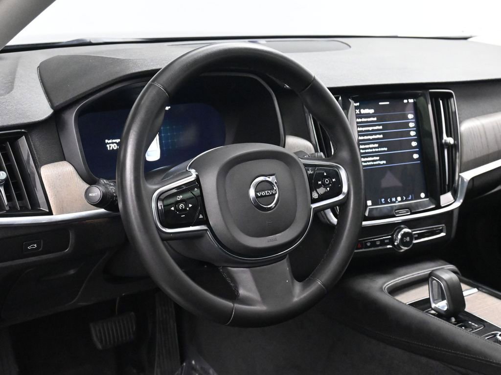 Used 2023 Volvo S90 B6 Plus image 24
