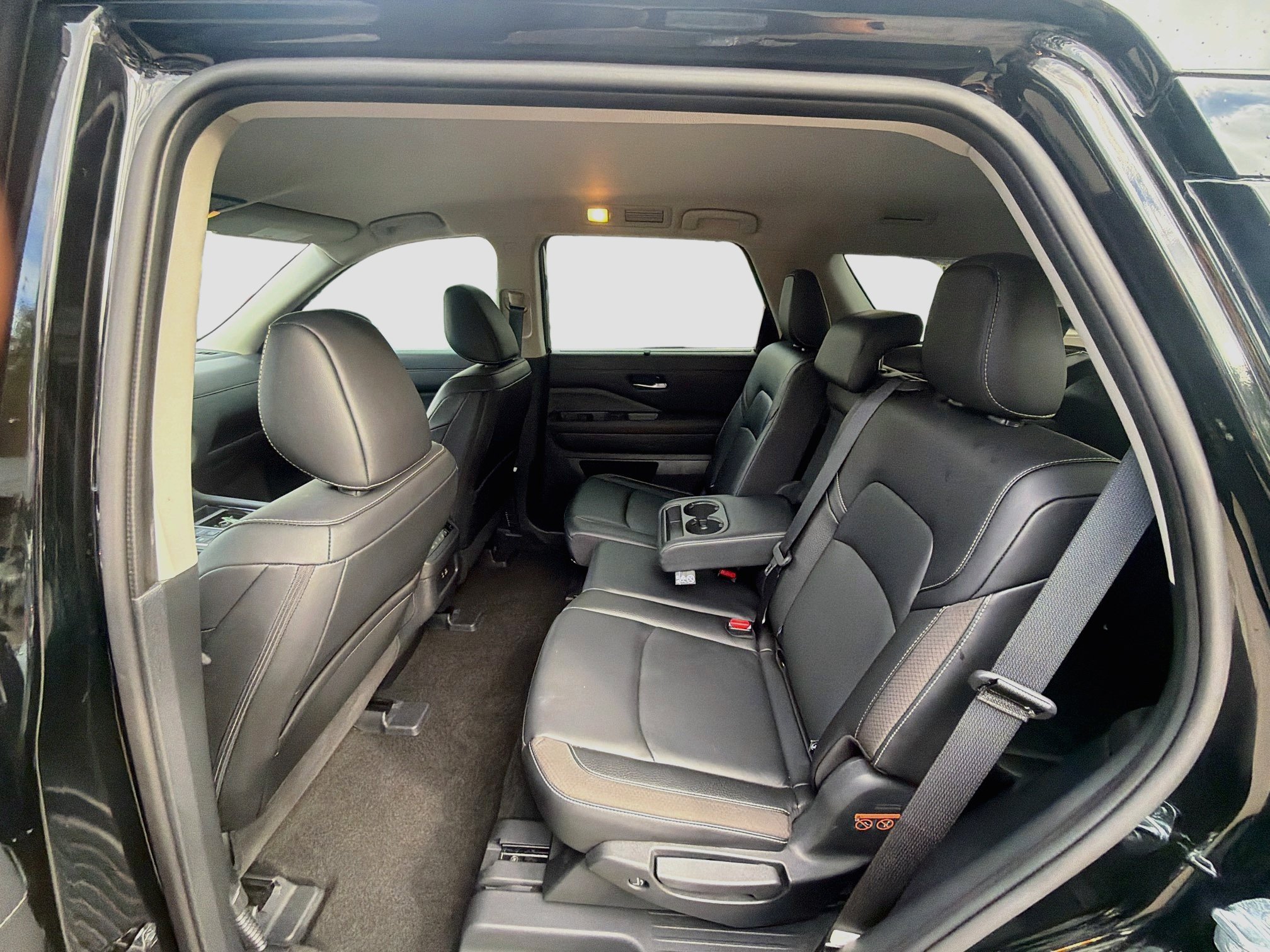Used 2024 Nissan Pathfinder SL FWD image 21