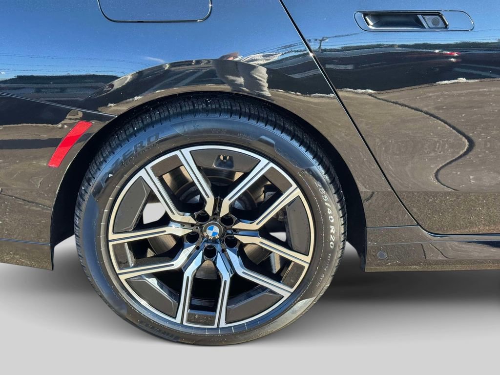 Certified 2023 BMW 760i xDrive w/ Executive Package image 8