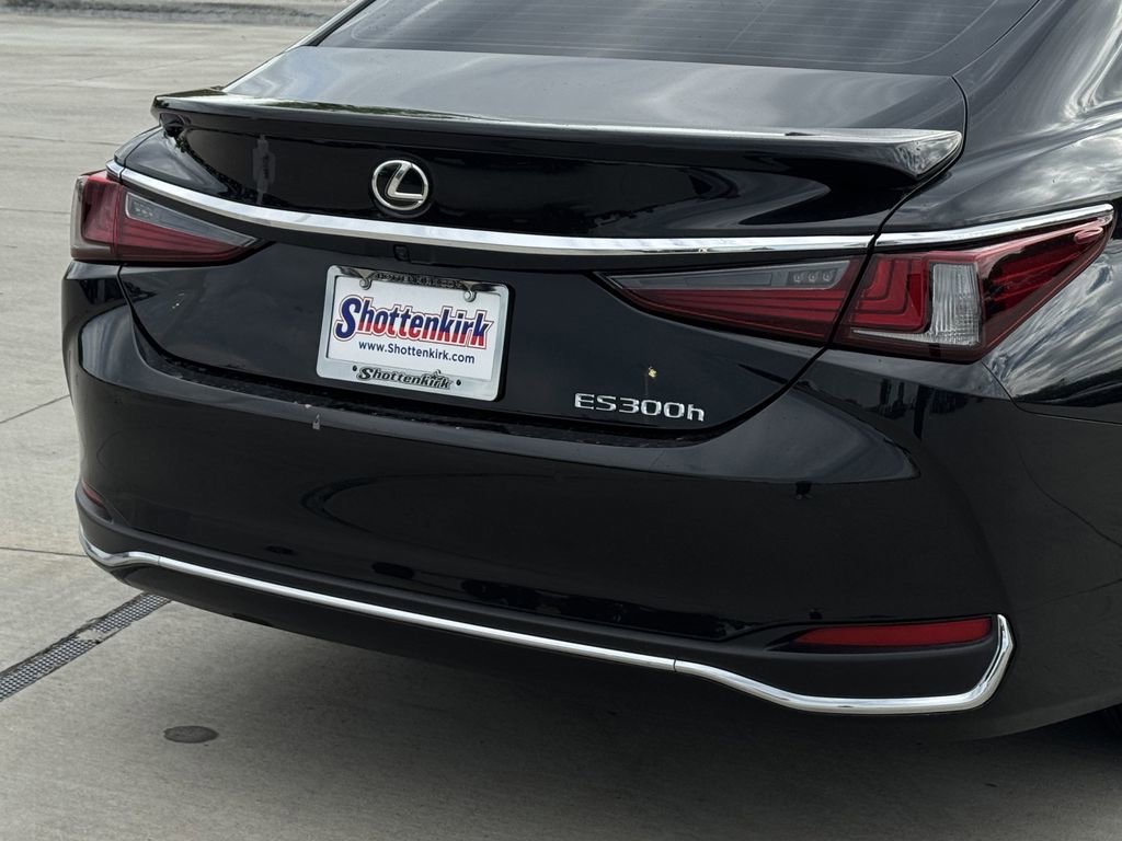 Used 2024 Lexus ES 300h w/ Premium Package FWD image 8
