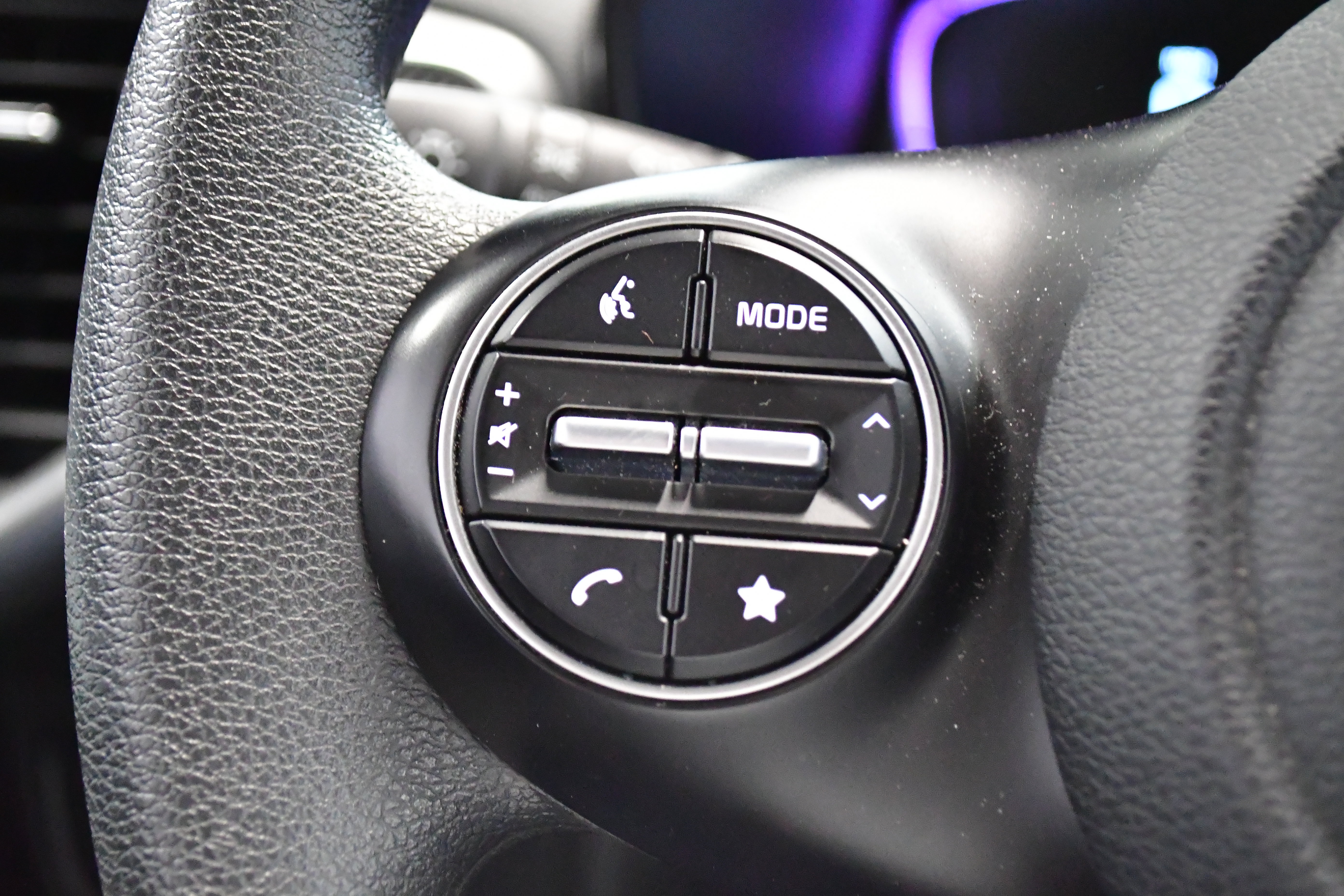 Used 2025 Kia Soul LX w/ LX Technology Package FWD image 22