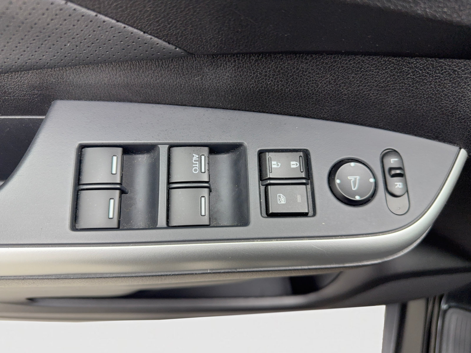Used 2016 Honda CR-V Touring image 29