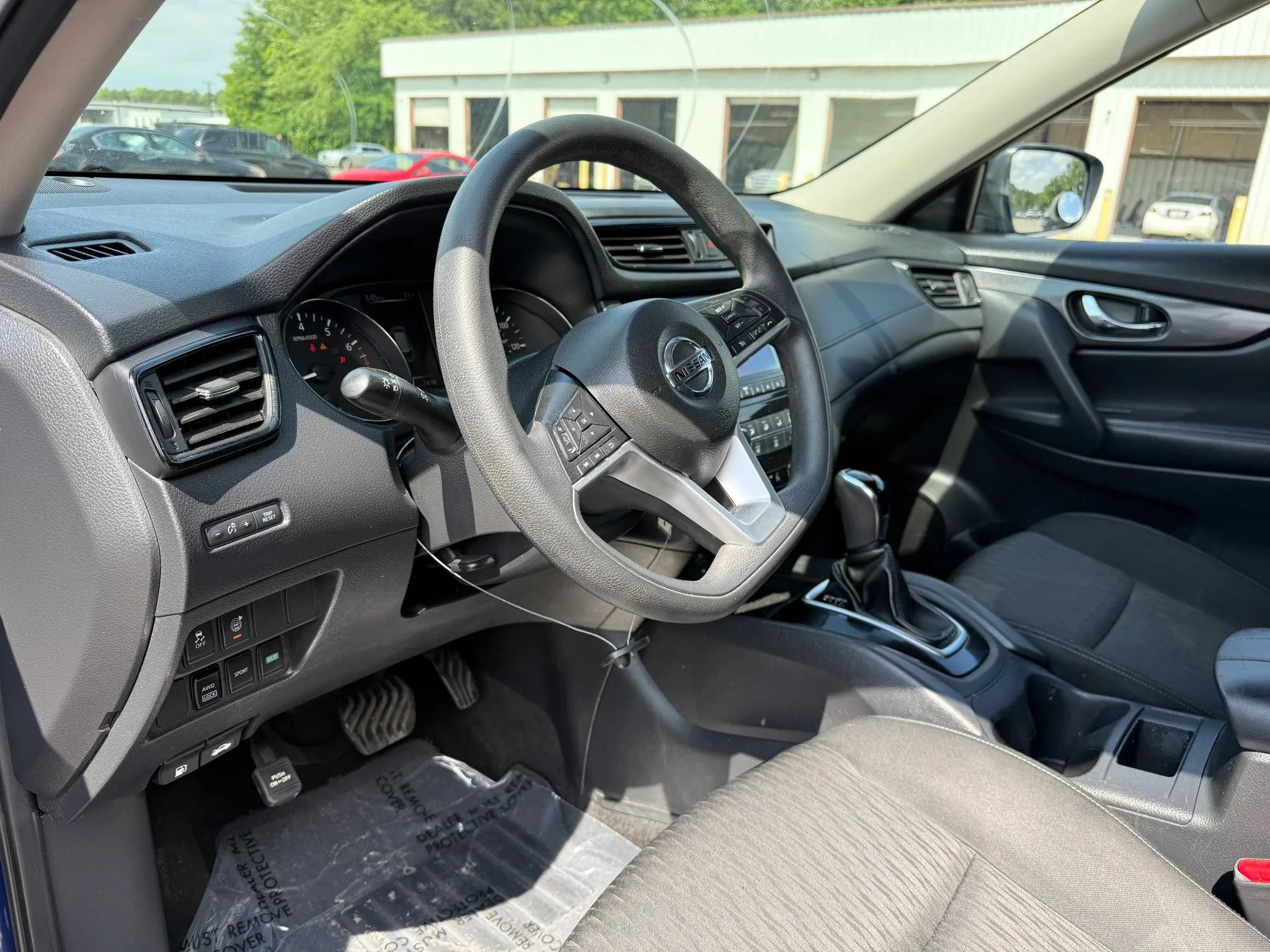 Used 2017 Nissan Rogue S AWD/4WD image 17