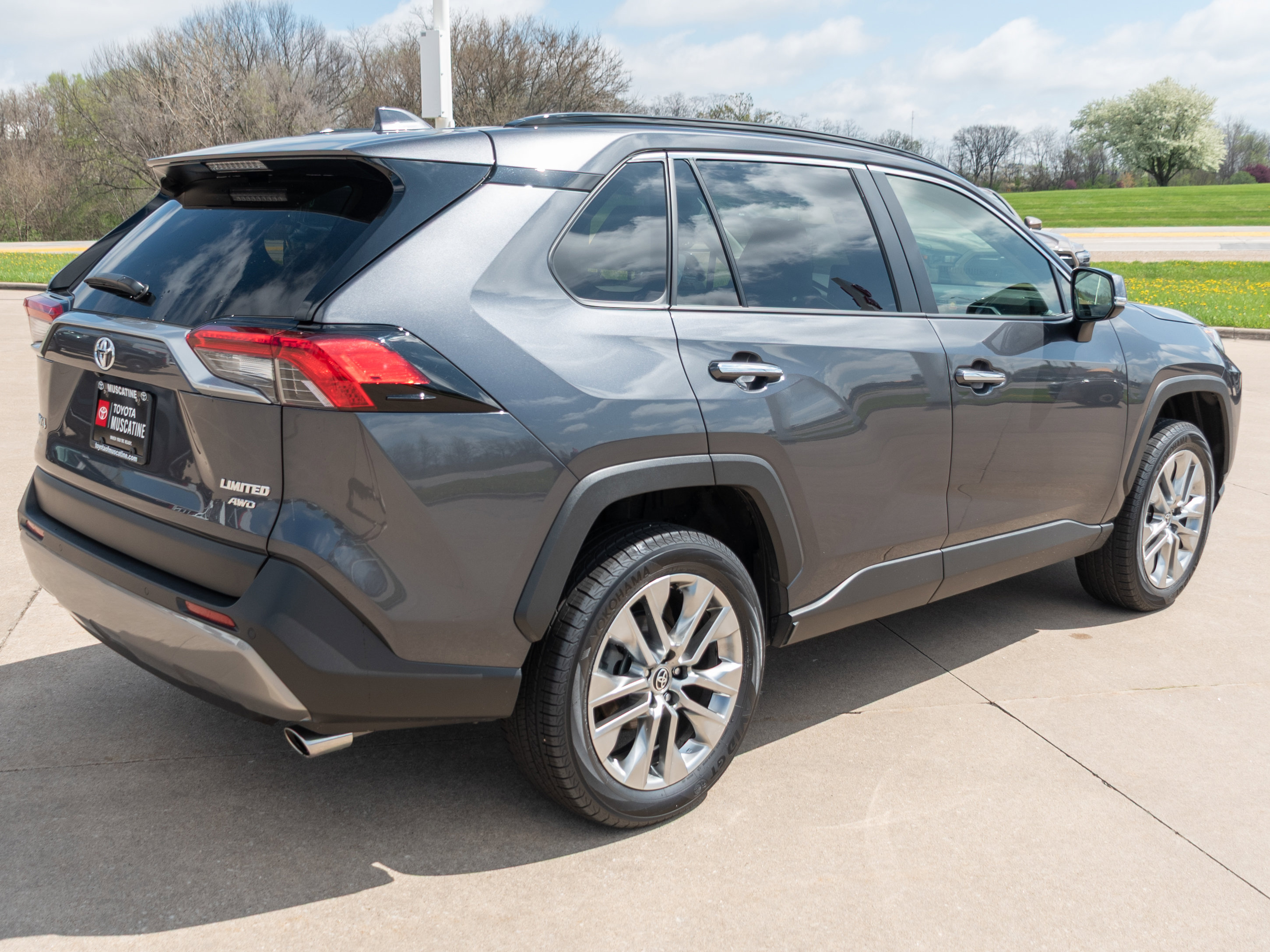 Used 2023 Toyota RAV4 Limited w/ Limited Grade Weather Package AWD/4WD image 21