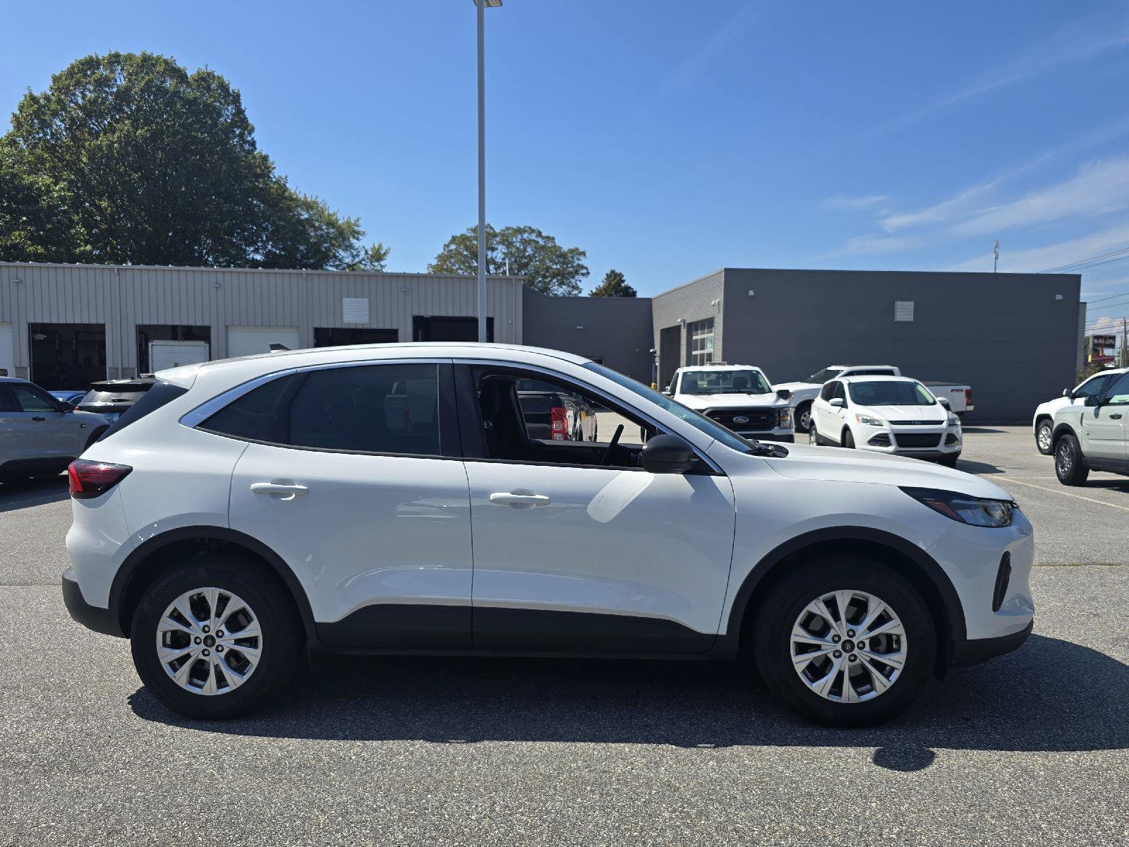 Used 2024 Ford Escape Active AWD/4WD image 2