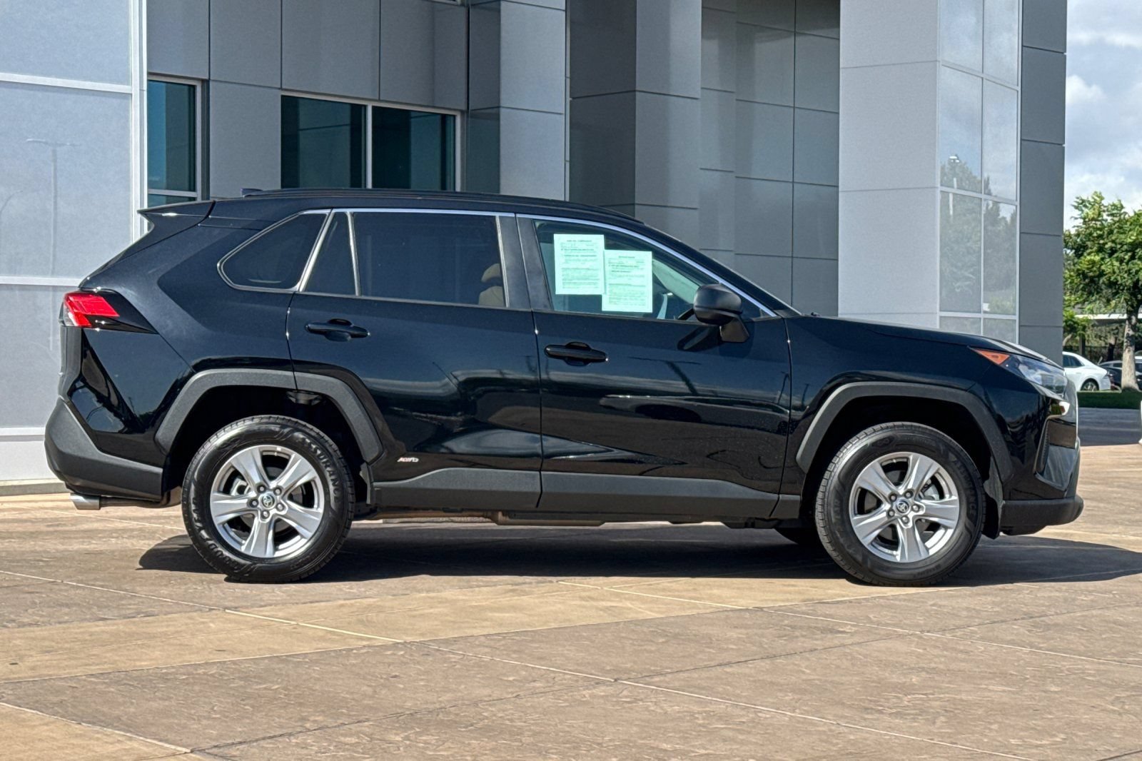 Certified 2022 Toyota RAV4 LE AWD/4WD video 3