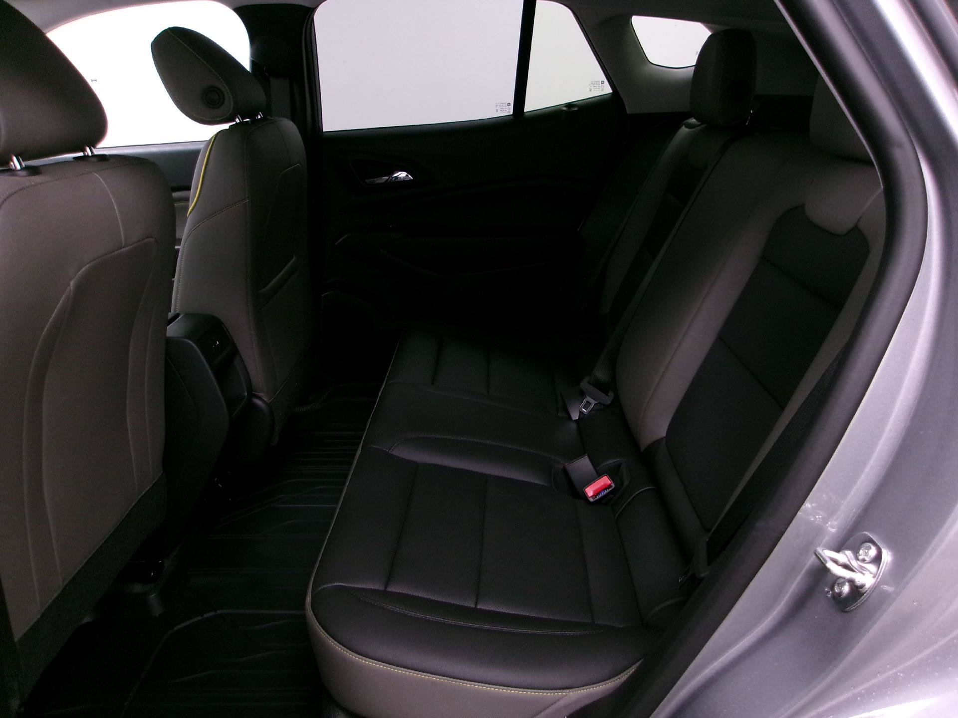 New 2026 Chevrolet Trax ACTIV w/ Sunroof Package FWD image 10