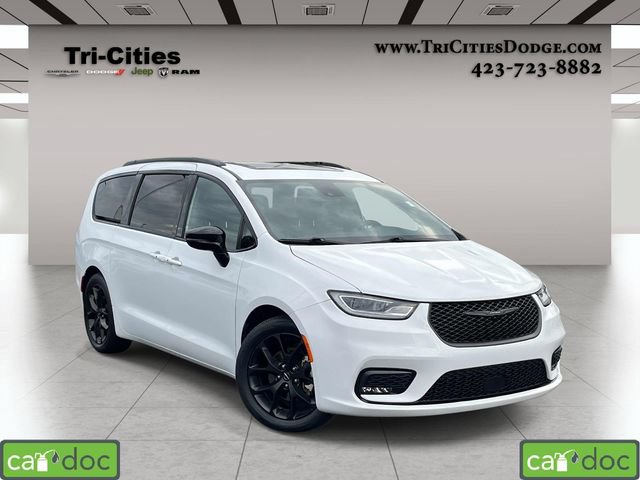 Used 2025 Chrysler Pacifica Limited FWD image 1