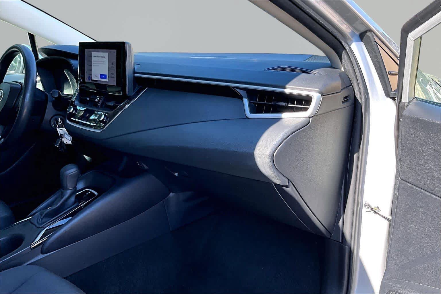 Used 2025 Toyota Corolla LE FWD image 19
