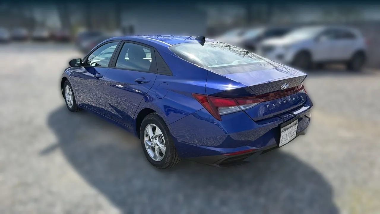 Used 2023 Hyundai Elantra SE FWD image 7