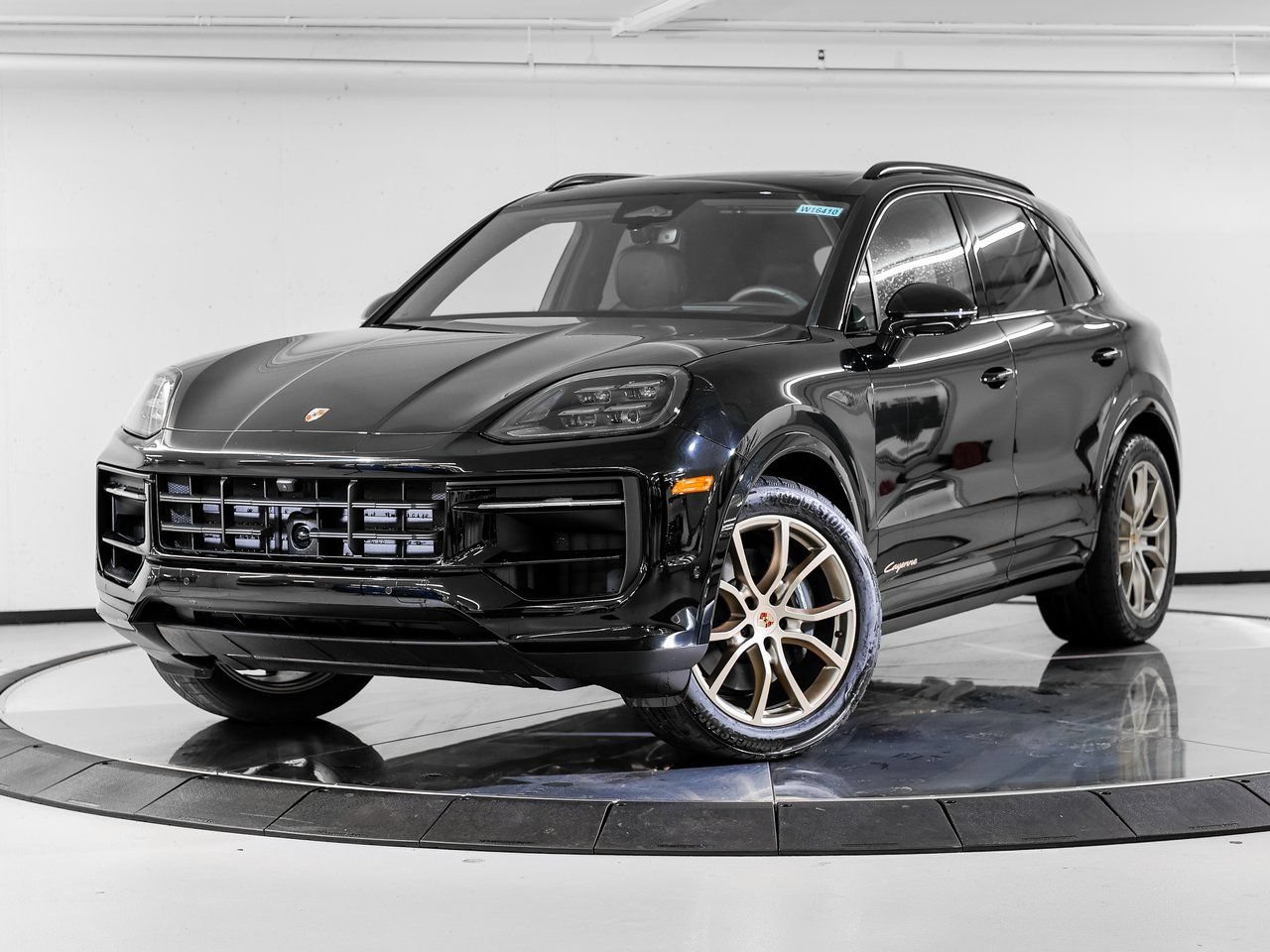 Certified 2026 Porsche Cayenne AWD/4WD image 1