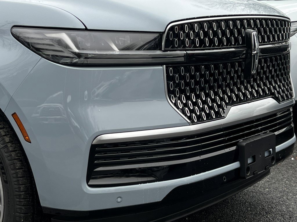New 2026 Lincoln Navigator Reserve image 2