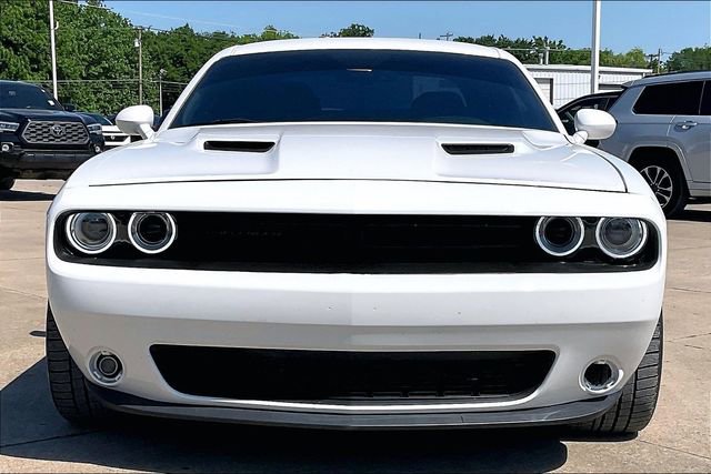 Used 2018 Dodge Challenger SXT w/ Blacktop Package RWD image 2