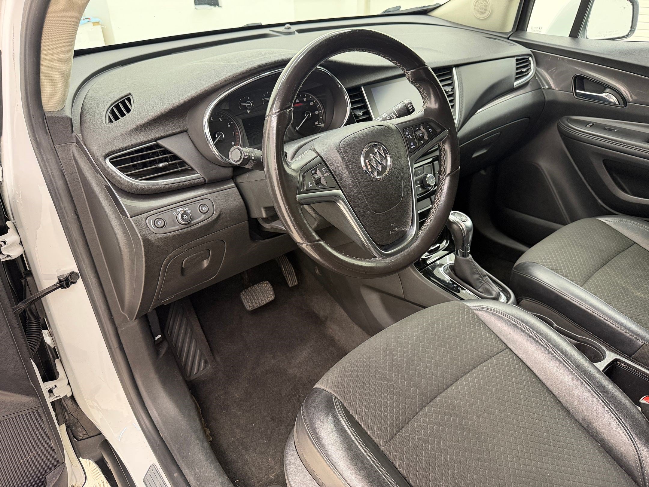 Used 2019 Buick Encore Sport Touring FWD image 4