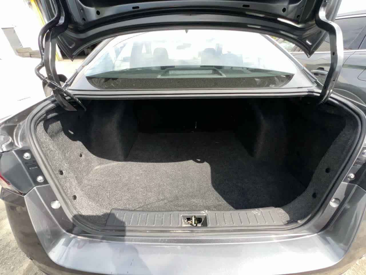 Used 2022 Nissan Versa SR w/ Convenience Package FWD image 24