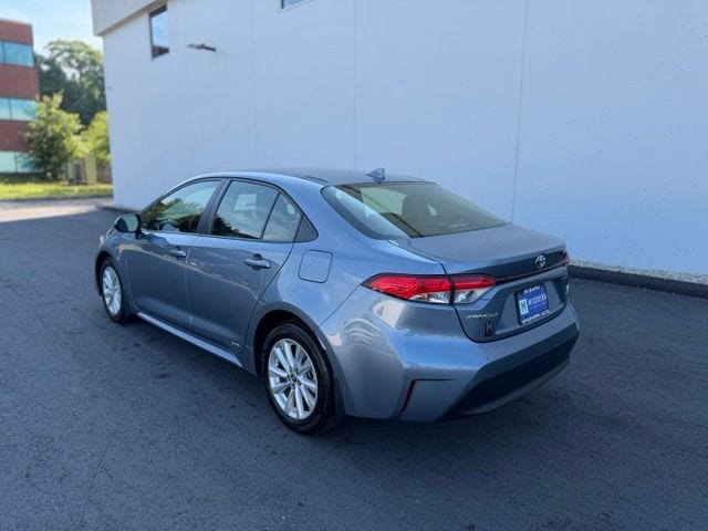 Used 2024 Toyota Corolla LE w/ LE Convenience Package AWD/4WD image 9