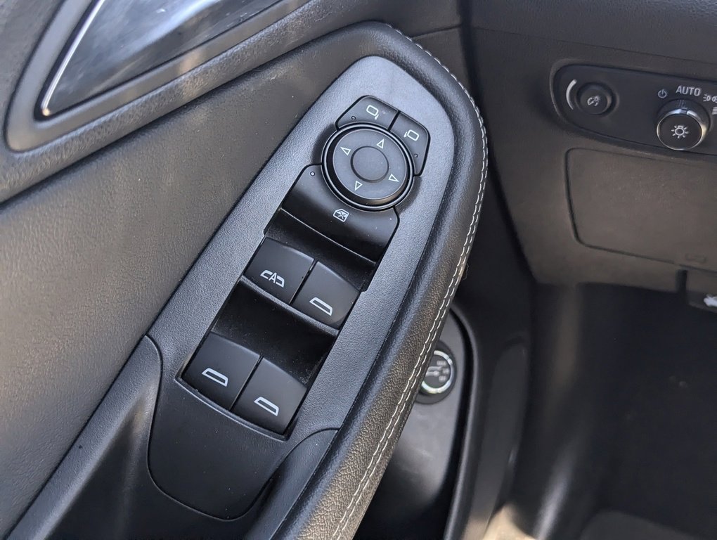 Used 2023 Buick Encore GX Essence w/ Experience Buick Package image 30