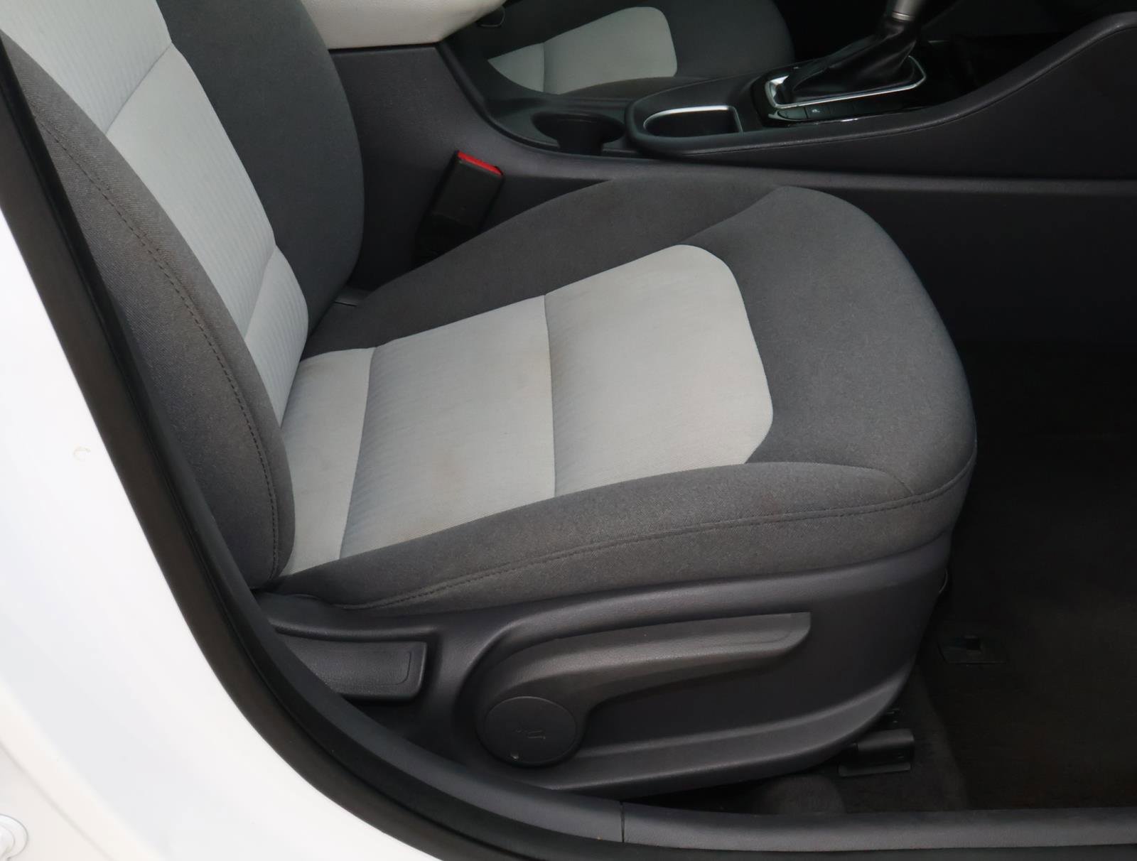 Used 2020 Hyundai Ioniq SEL FWD image 17