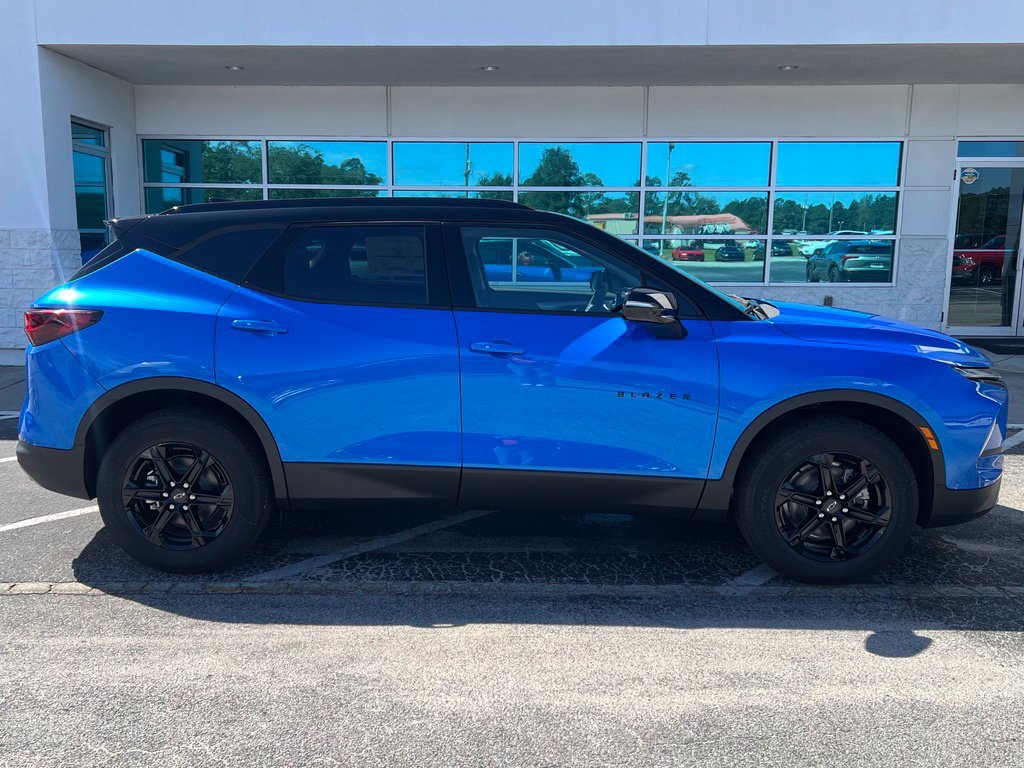 New 2026 Chevrolet Blazer LT w/ Midnight/Sport Edition FWD image 3