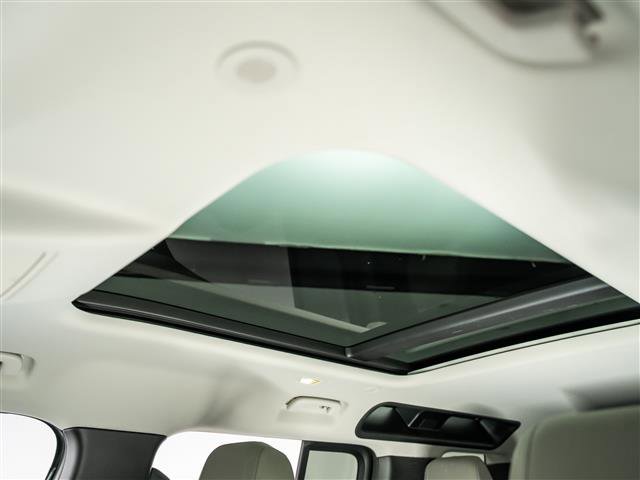 Used 2022 Land Rover Defender 110 S image 13