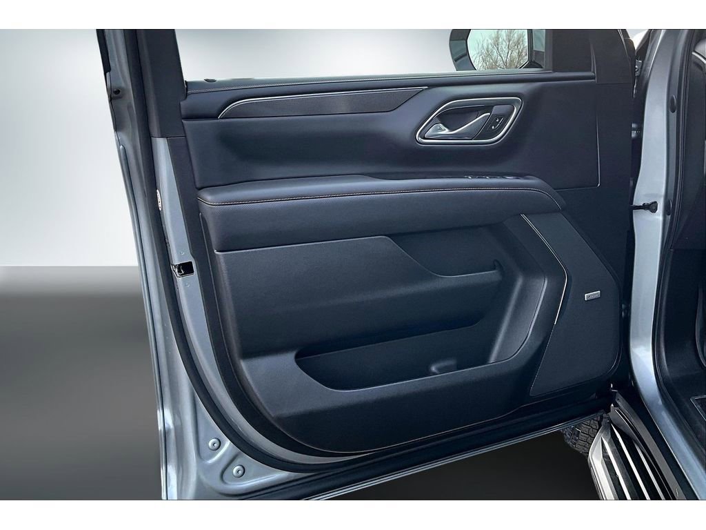 Used 2023 GMC Yukon AT4 w/ LPO, Floor Liner Package image 17