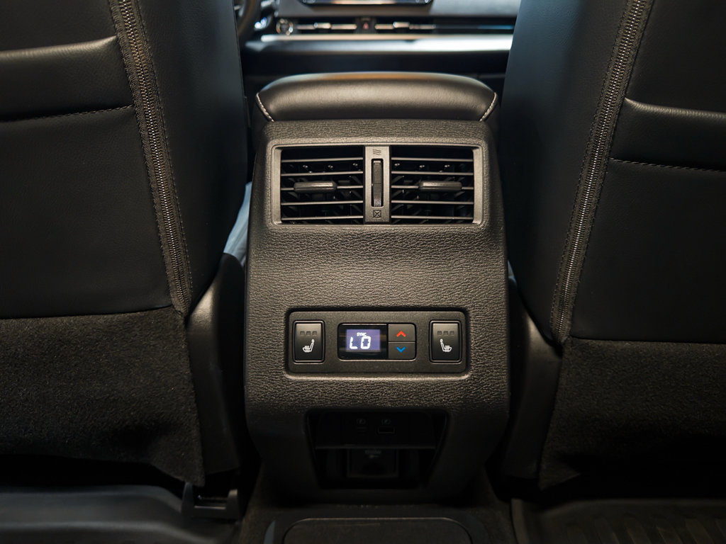 Used 2023 Mitsubishi Outlander SEL AWD/4WD image 18