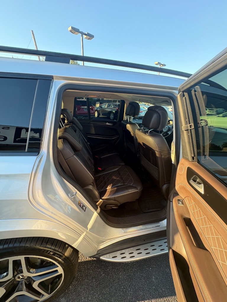 Used 2017 Mercedes-Benz GLS 550 4MATIC image 32
