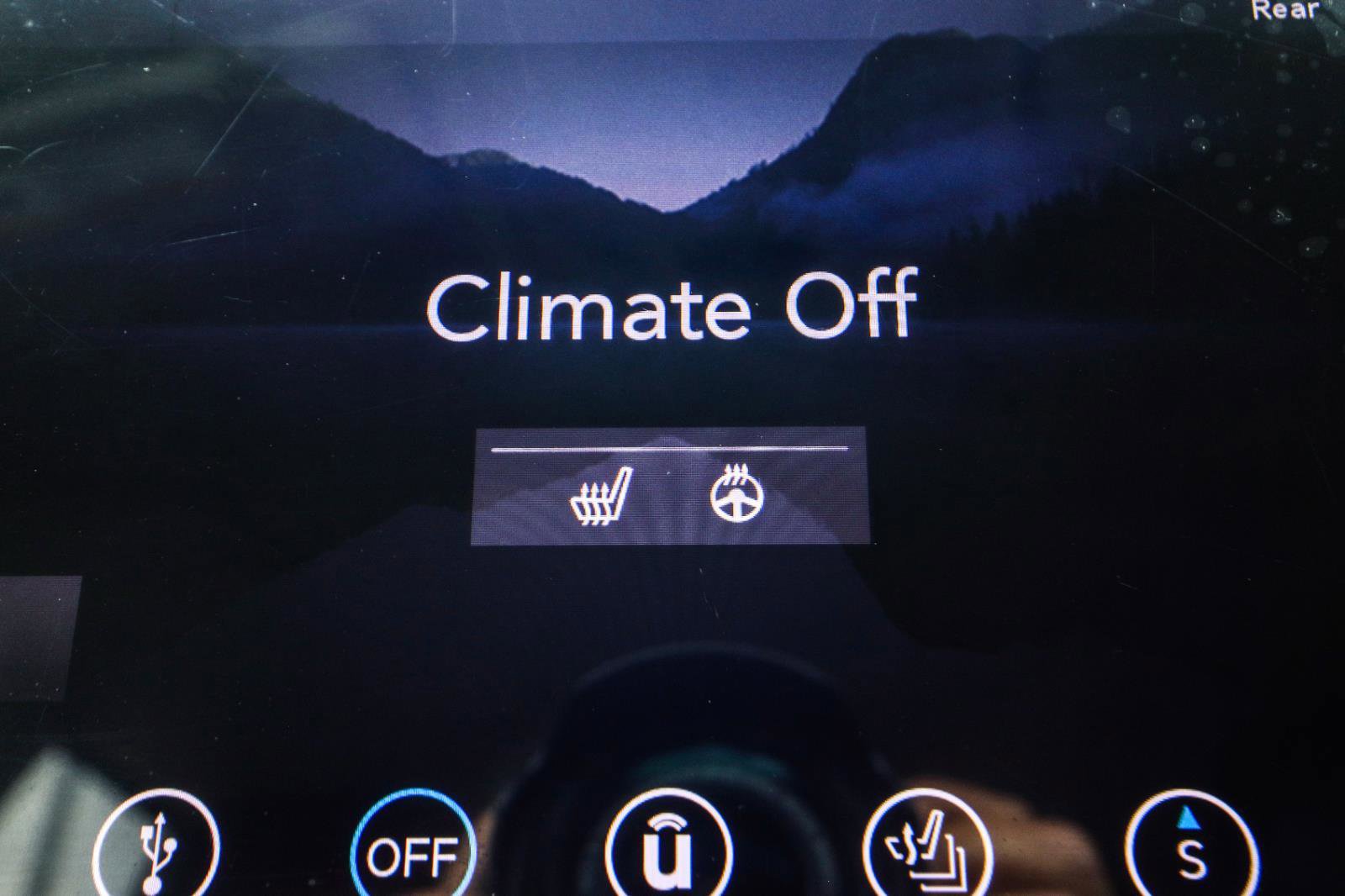 Used 2019 Chrysler Pacifica Touring-L w/ Advanced Safetytec Group FWD image 11